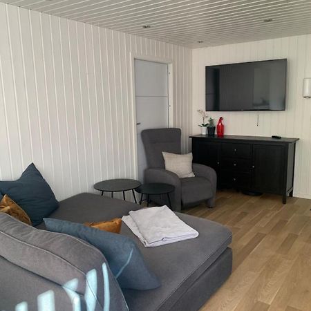 Sjarmerende Gjestehus Med Stor Hage I Sandvika Exterior photo