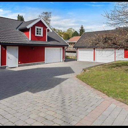 Sjarmerende Gjestehus Med Stor Hage I Sandvika Exterior photo