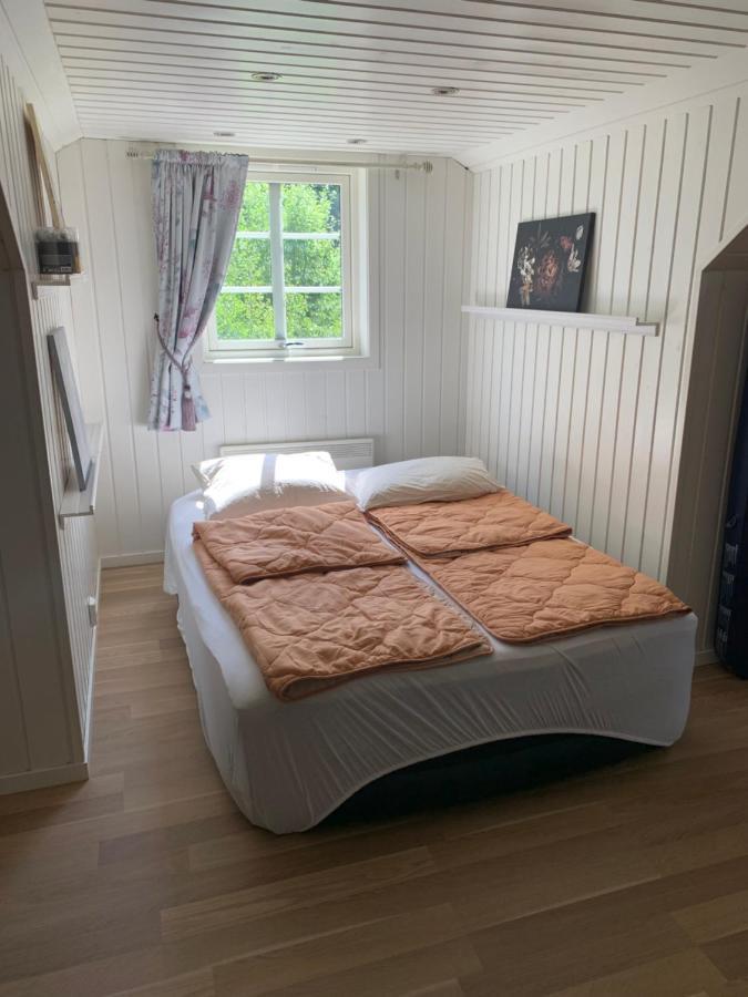 Sjarmerende Gjestehus Med Stor Hage I Sandvika Exterior photo