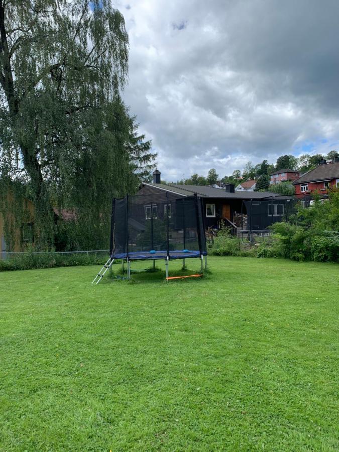 Sjarmerende Gjestehus Med Stor Hage I Sandvika Exterior photo